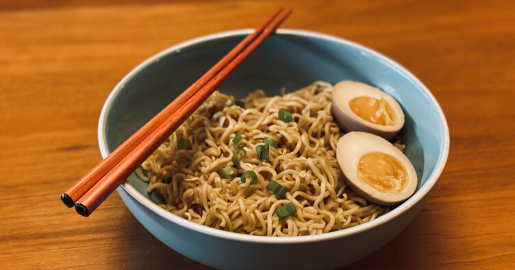 Ramen noodles with marinated egg